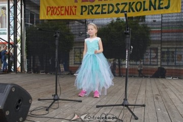 Festiwal Piosenki Przedszkolnej- Magda, Lenka i Ala z gr Kropeczek