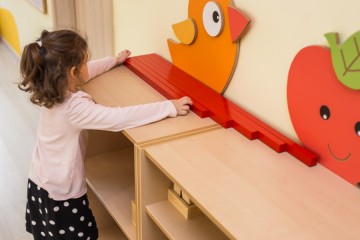 Prace z materiałem montessori.