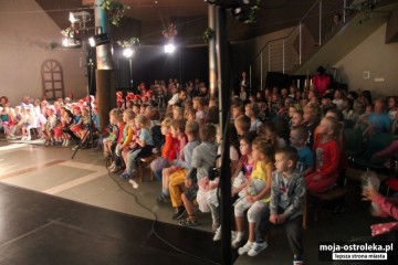 Kropeczki i Misie na Spektaklu 'Cmok' Teatru Scena 