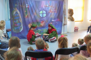 Teatrzyk 'Urwis' w Bibliotece Publicznej.