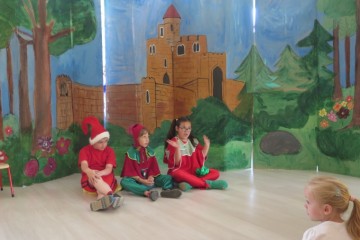 Gościnnie z przedstawieniem teatralnym uczniowie z STO