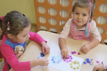 Pszczółki robiły kartkę świąteczną dla kombatantów 'SERCE ZA ODWAGĘ\'