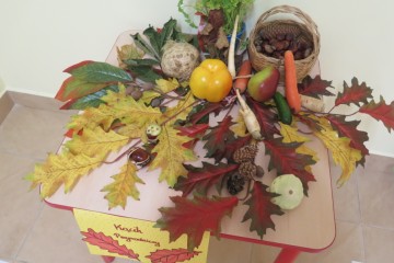 Dary jesieni – degustacja owoców, tworzenie pieczątek z użyciem różnych warzyw