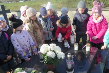 Przedszkole Pamięta - Kropeczki na Cmentarzu Parafialnym w Ostrołęce