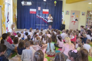 Wewnątrzprzedszkolny przegląd wierszy i piosenek  'Polska w wierszu i piosence'